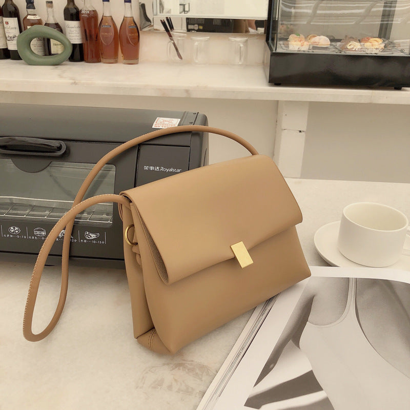 Soft leather retro shoulder bag, fashionable versatile crossbody bag with flaps, temperament underarm bag