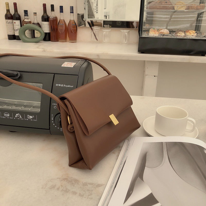 Soft leather retro shoulder bag, fashionable versatile crossbody bag with flaps, temperament underarm bag