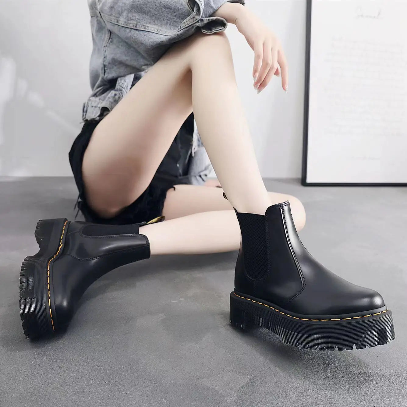 Minimalist Front Lace-up Combat Boots 5Cm Chunky Heel Platform Women Boots British Style Thick Sole Increase Height Casual Boots