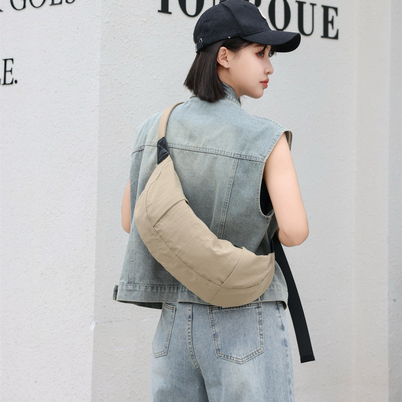 Casual Versatile Crossbody Canvas Bag, Wide Shoulder Strap Single Shoulder Messenger Bag, Dumpling Bag Simple Style Unisex, Moon Bag, Light Space Cloth Bag