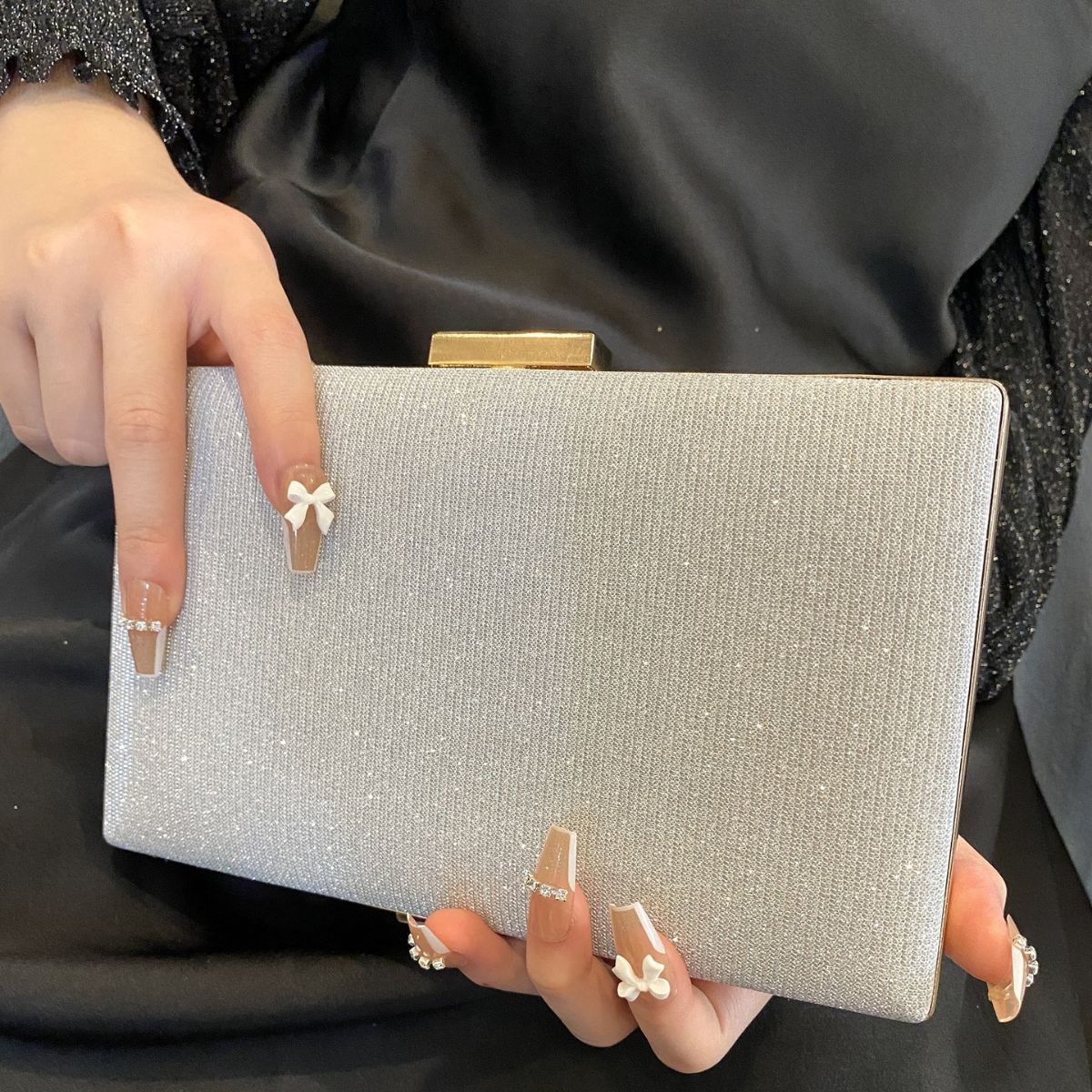 Diamond button-filled square clutch bag Diagonal wedding birthday dinner clutch bag