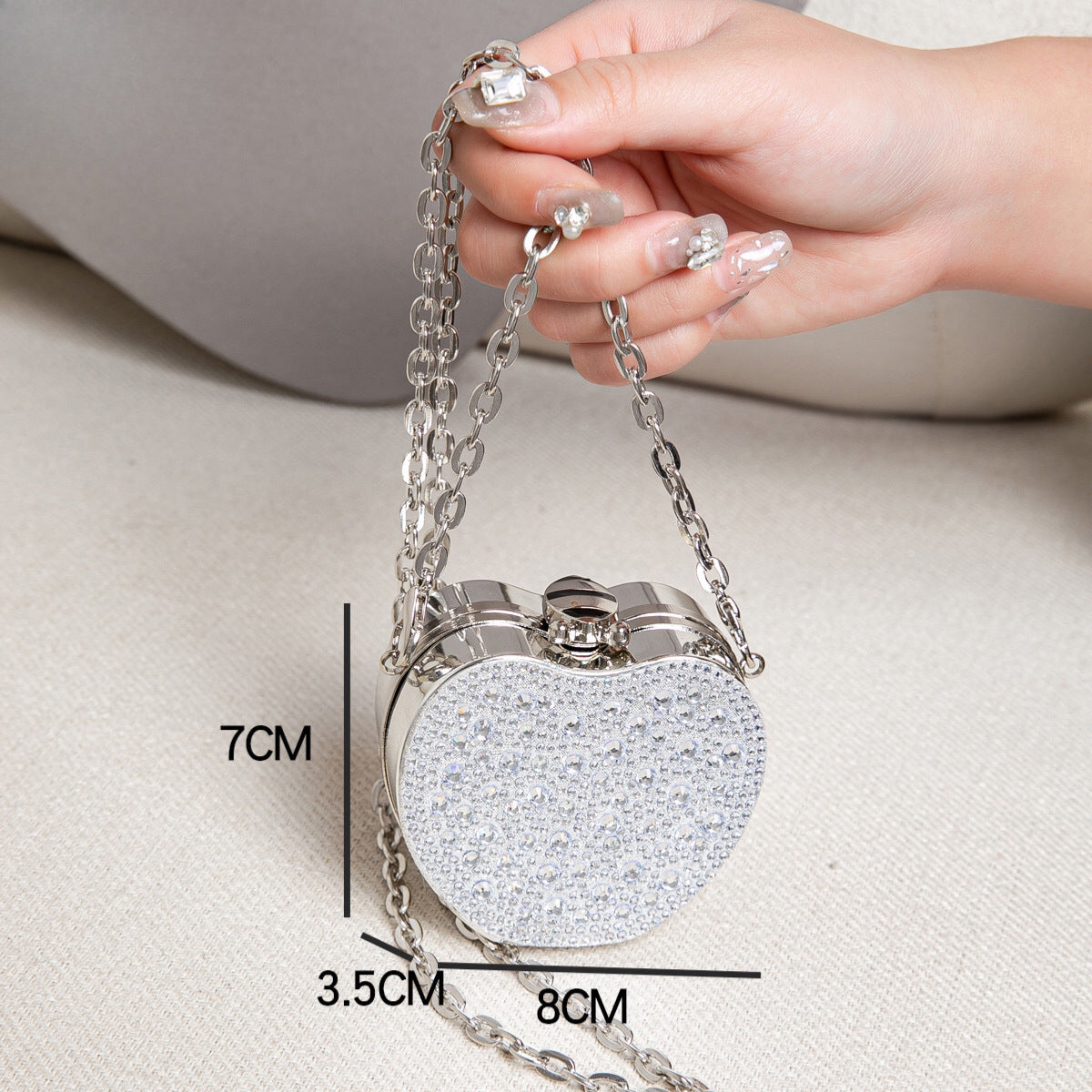 Elegant Mini Double Sided Rhinestone Purse – Heart Shaped Acrylic Mirror Bag, Trendy Mini Lipstick Purse for Prom, Party, and Wedding Events – Stylish Prom Bags Clutch