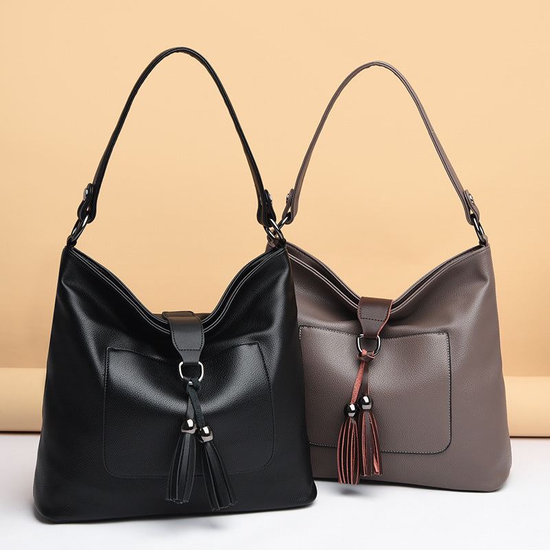 Large women hobo bag with tassel decoration and detachable long strap in pu leather