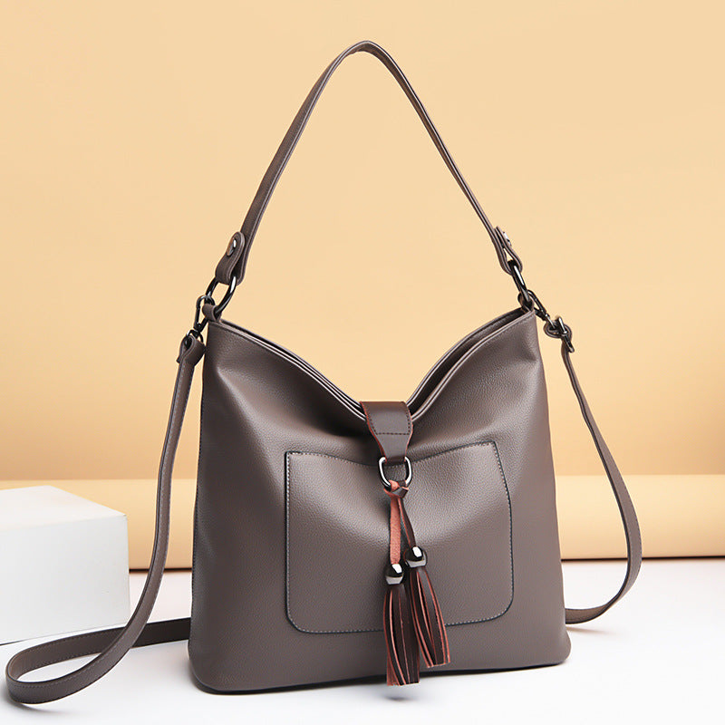 Large women hobo bag with tassel decoration and detachable long strap in pu leather