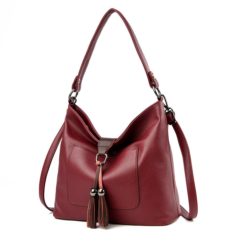 Large women hobo bag with tassel decoration and detachable long strap in pu leather